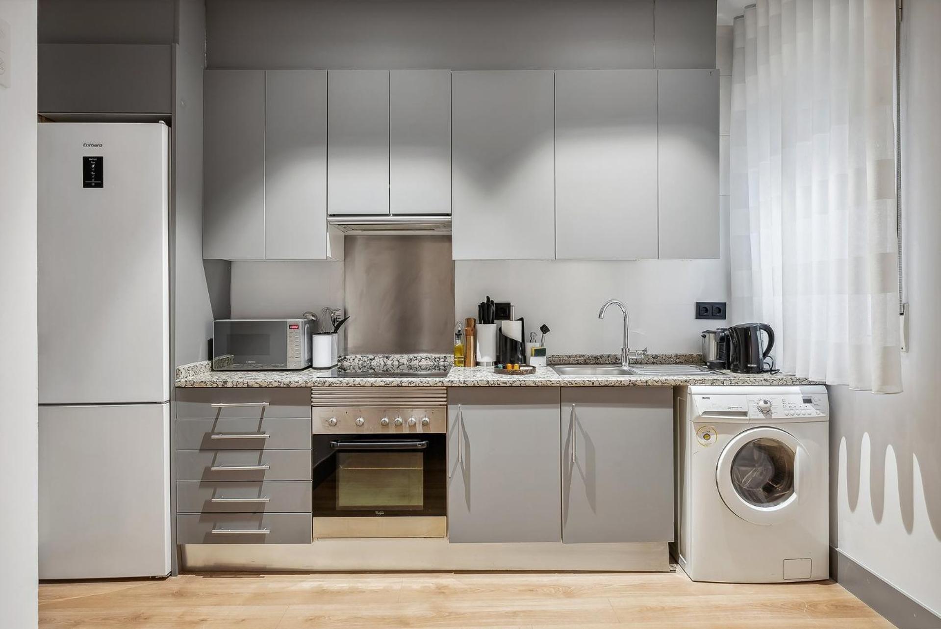 Limehome Madrid Calle De Santa Ana - Estancia Temporal Ngoại thất bức ảnh