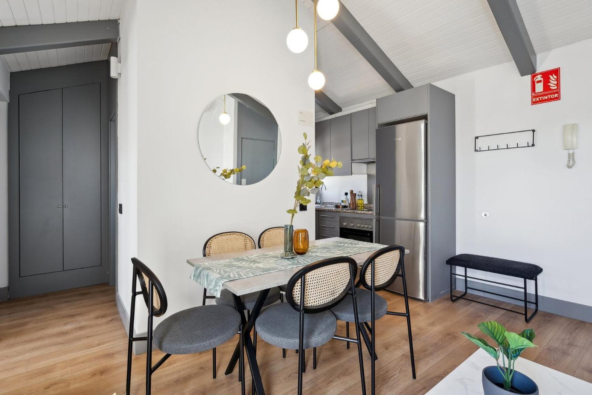 Limehome Madrid Calle De Santa Ana - Estancia Temporal Ngoại thất bức ảnh