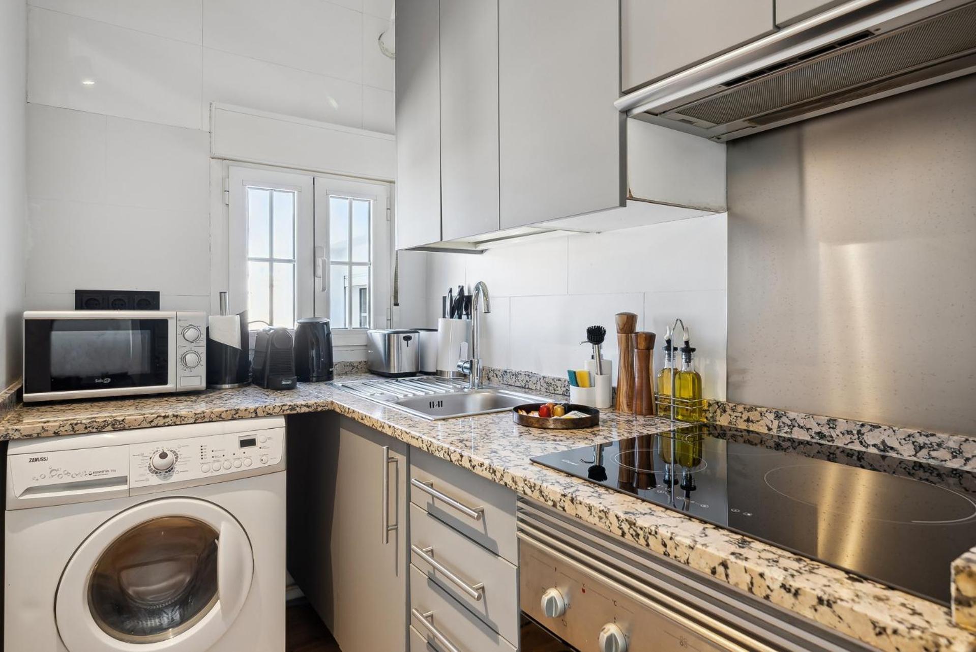 Limehome Madrid Calle De Santa Ana - Estancia Temporal Ngoại thất bức ảnh